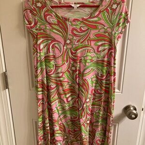 Cute summer dress with open back.